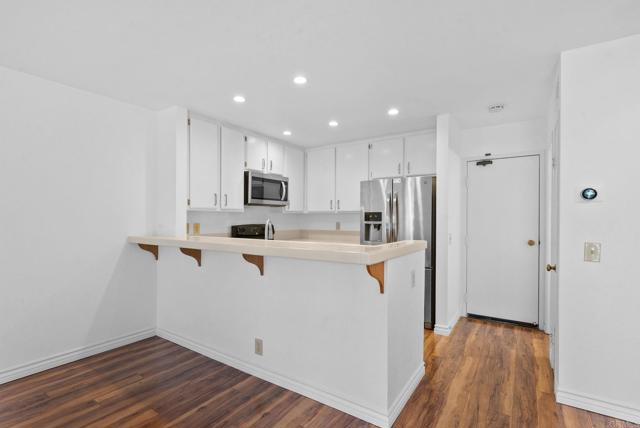 7636 Palmilla Drive, San Diego CA: https://media.crmls.org/mediaz/3af43e11-d7cd-41a2-9f61-58247d81679e.jpg