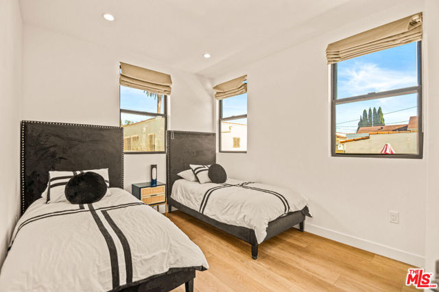 535 N Formosa Avenue, Los Angeles CA: https://media.crmls.org/mediaz/3af4f384-9f0b-4f1a-b863-9a84eda32e32.jpg