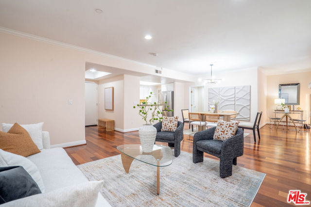 616 S Wilton Place, Los Angeles CA: https://media.crmls.org/mediaz/3af52d89-9097-4072-86fc-d8fdd83e0891.jpg