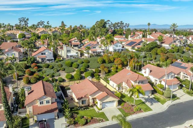 Detail Gallery Image 3 of 35 For 1745 Crystal Ridge Way, Vista,  CA 92081 - 2 Beds | 2 Baths