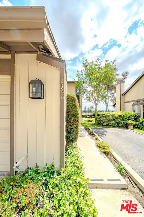 2366 Applewood Circle, Fullerton CA: https://media.crmls.org/mediaz/3af549c5-393e-4759-ab48-9872bd429221.jpg