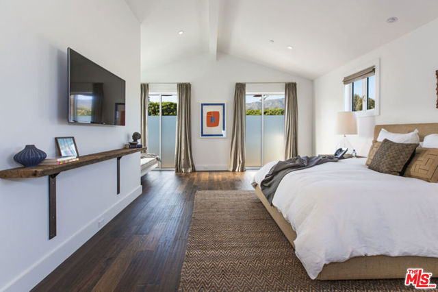 23812 Malibu Road, Malibu CA: https://media.crmls.org/mediaz/3af64a07-9b98-42b5-a70f-4fbff6406b24.jpg