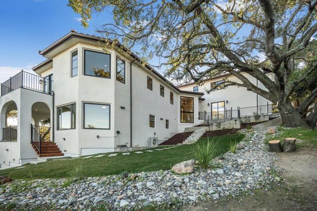 8772 Foxglove Court, Gilroy CA: https://media.crmls.org/mediaz/3af658a3-cda6-4333-b202-1eddb1502198.jpg