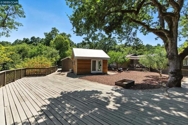 122 Stein Way, Orinda CA: https://media.crmls.org/mediaz/3af6a845-0cde-47e1-b624-a6e8c8af9266.jpg