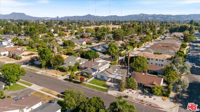 12848 Tiara Street, Valley Village CA: https://media.crmls.org/mediaz/3af6b340-3a5d-4885-93dc-e18ed4932c81.jpg