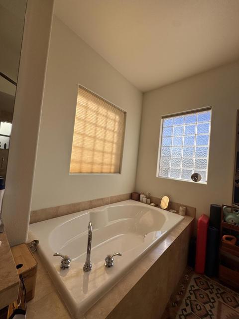 49560 Loren Court, La Quinta CA: https://media.crmls.org/mediaz/3af6c0bf-19f6-4650-a754-b26ccebd966e.jpg
