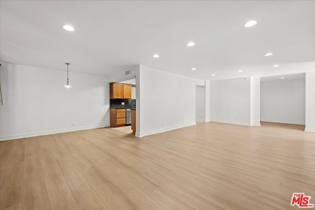 262 N Crescent Drive, Beverly Hills CA: https://media.crmls.org/mediaz/3af6d812-e14a-4532-93d7-dec896c9393c.jpg