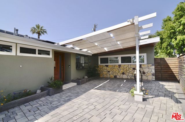 9342 Debra Avenue, North Hills CA: https://media.crmls.org/mediaz/3af72890-8d94-4df6-836f-30fb0f9b2e18.jpg