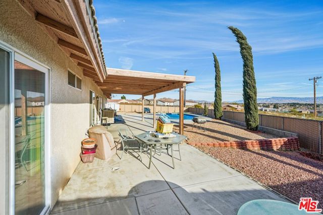 16185 Viho Road, Apple Valley CA: https://media.crmls.org/mediaz/3af74d60-fc59-402b-95a1-7fbbccfc06c4.jpg