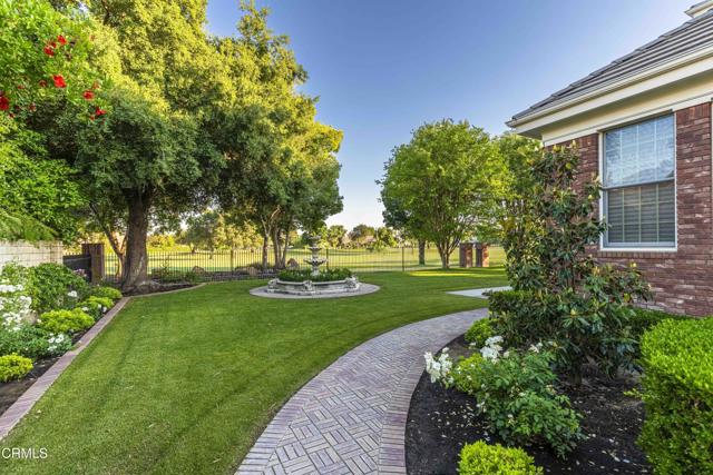 2300 Weybridge Drive, Bakersfield CA: https://media.crmls.org/mediaz/3af7ee3d-fdbd-4ede-ab44-8078378a62ab.jpg