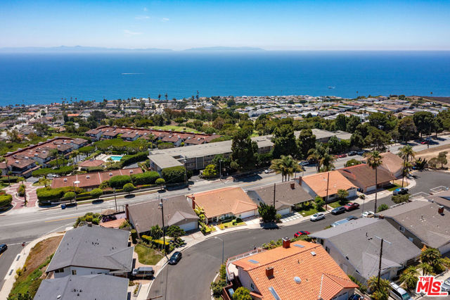 2223 Mcrae Drive, San Pedro CA: https://media.crmls.org/mediaz/3af814b1-6486-4671-b0bd-37602b0b23e7.jpg