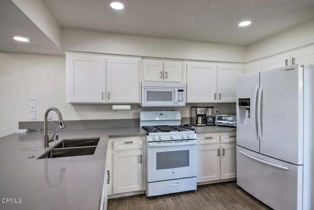 Detail Gallery Image 9 of 30 For 12012 Handel Ave #2,  Bakersfield,  CA 93312 - 3 Beds | 2/1 Baths