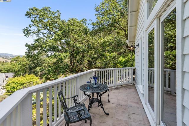1617 Campesino Ct., Alamo CA: https://media.crmls.org/mediaz/3af878b8-4a5f-4c35-9d54-d13c46656227.jpg