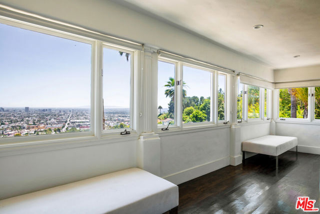 2249 Mountain Oak Drive, Los Angeles CA: https://media.crmls.org/mediaz/3af8826e-f455-4cba-8b6d-bc2964ebf5cc.jpg