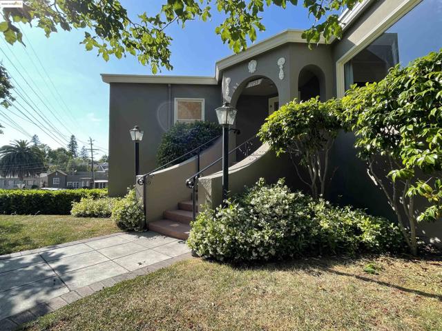 1159 Winsor, Piedmont CA: https://media.crmls.org/mediaz/3af8c893-84c6-4675-aa6d-ee127109ffae.jpg