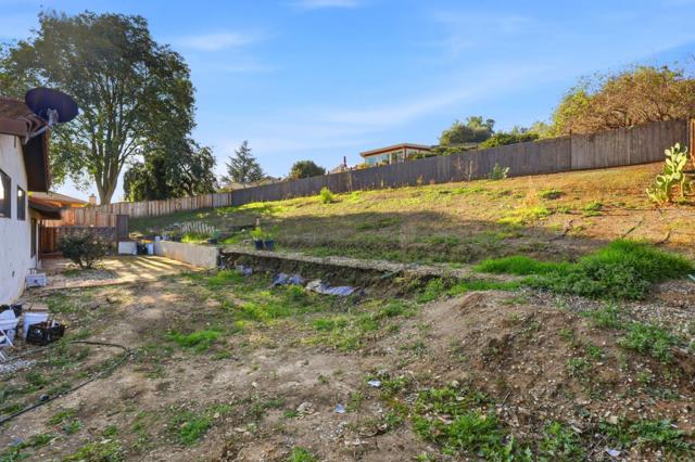 130 Georges Drive, Hollister CA: https://media.crmls.org/mediaz/3af8ce32-0b54-40ad-a4e3-67c5b4b4b6e1.jpg