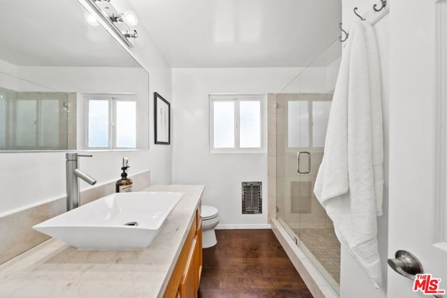 11689 Picturesque Drive, Studio City CA: https://media.crmls.org/mediaz/3af94971-eeee-4566-9ffd-9a74a48ce7af.jpg