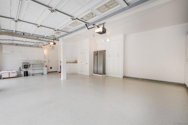 2537 Carriagedale Row, La Jolla CA: https://media.crmls.org/mediaz/3af9b339-dd81-4cf1-8b1d-d603226d6693.jpg