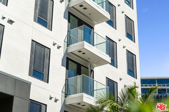 250 E Broadway, Long Beach CA: https://media.crmls.org/mediaz/3afa059d-bb9a-43d2-b007-c88674d5a102.jpg
