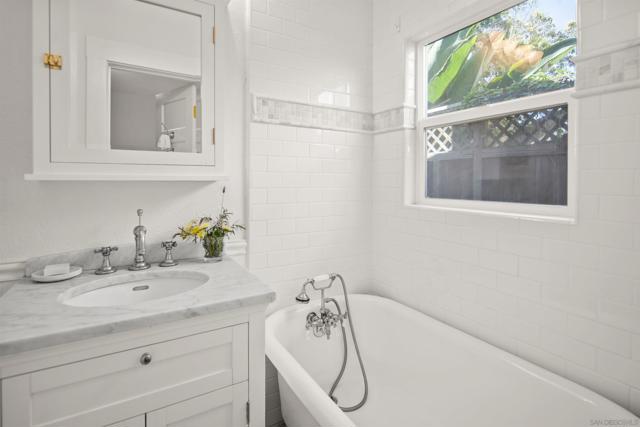 950 Olive Ave, Coronado CA: https://media.crmls.org/mediaz/3afa2225-8f75-458c-b046-5a4ee91541d1.jpg