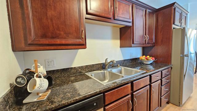 5252 Orange Ave, San Diego CA: https://media.crmls.org/mediaz/3afa3fb8-2d4c-4921-950a-e9f194511dea.jpg