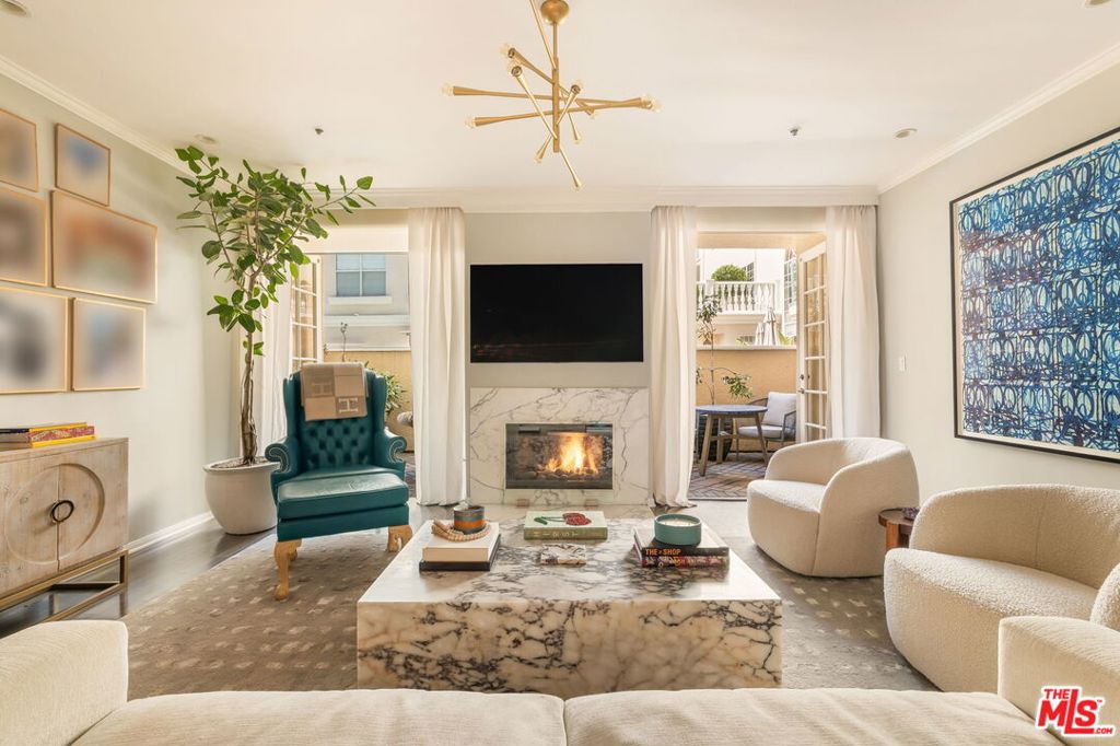 930 N Doheny Drive #103