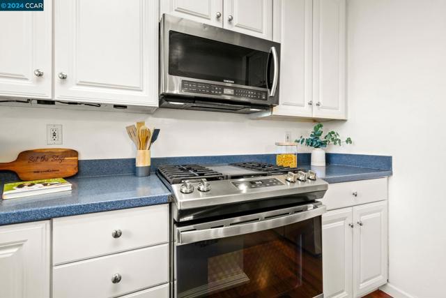 Image 17 of 40 For 11 Greyfell Pl