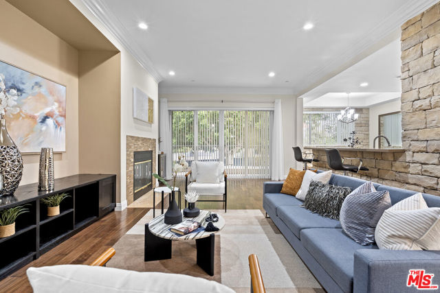 4848 Wilshire Boulevard, Los Angeles CA: https://media.crmls.org/mediaz/3afba2e0-10fe-4612-b624-8da567c79fd1.jpg