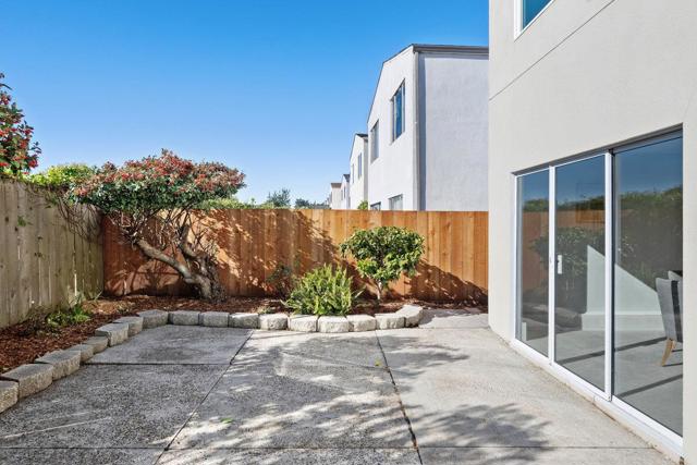 15 Eastridge Circle, Pacifica CA: https://media.crmls.org/mediaz/3afc8373-2c49-4c49-b3aa-7c709d74562f.jpg