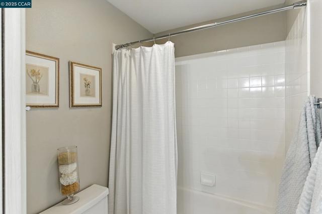 297 Del Valle, Pleasanton CA: https://media.crmls.org/mediaz/3afce128-1038-4807-8ded-4e27c09e2428.jpg