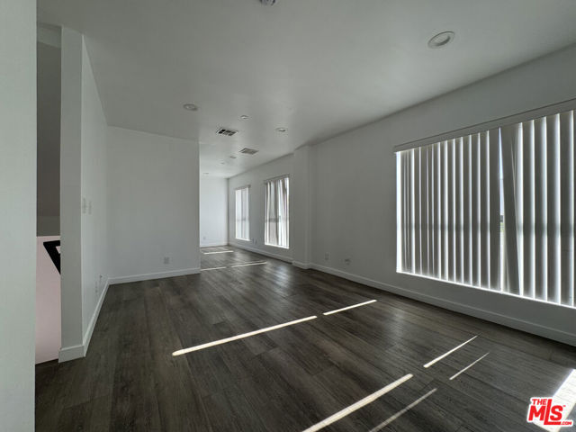 1330 Arapahoe Street, Los Angeles CA: https://media.crmls.org/mediaz/3afcfd32-2e5d-46b4-86cd-d3fa13e86625.jpg