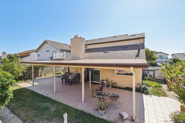 823 Fuchsia Ln, San Diego CA: https://media.crmls.org/mediaz/3afd1e23-08a0-4d5c-9c24-be773ab648ef.jpg
