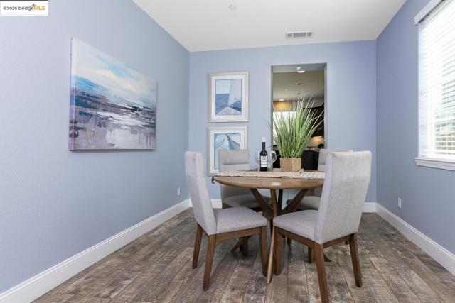1604 Coventry Dr, Oakley CA: https://media.crmls.org/mediaz/3afd7842-4527-408a-8d95-941d33ffa1de.jpg