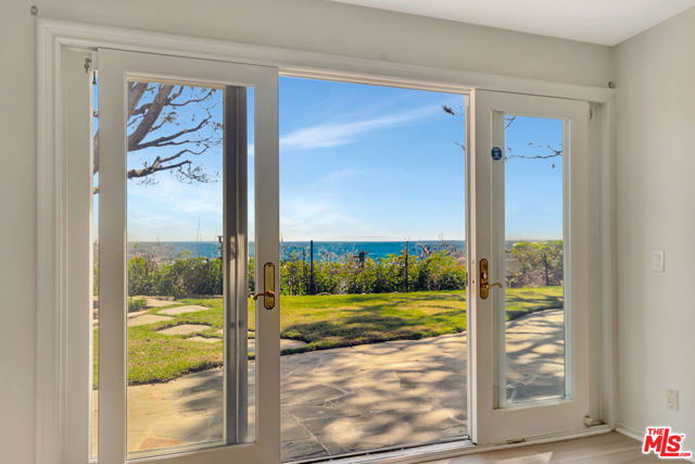 3444 Cloudcroft Drive, Malibu CA: https://media.crmls.org/mediaz/3afdd69c-b390-4464-b0c2-56b6bab2f4f0.jpg