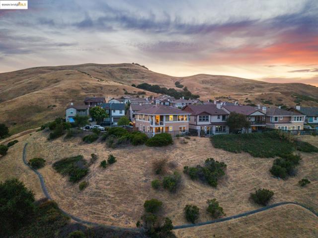 6686 Chalk Hill Ln, Vallejo CA: https://media.crmls.org/mediaz/3afe5498-a14b-4eac-a430-8ad74e96775d.jpg