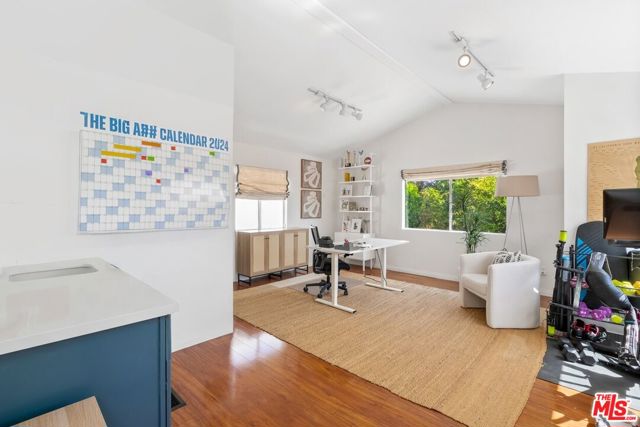 13048 Rose Avenue, Los Angeles CA: https://media.crmls.org/mediaz/3aff4551-834e-4866-9f6c-b1ba6508e5ef.jpg