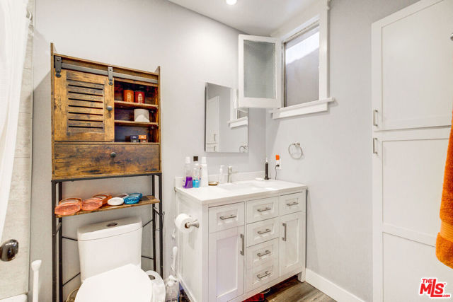 2656 Kenwood Avenue, Los Angeles CA: https://media.crmls.org/mediaz/3aff5b30-1a01-45db-a04d-93ad9ba85f01.jpg