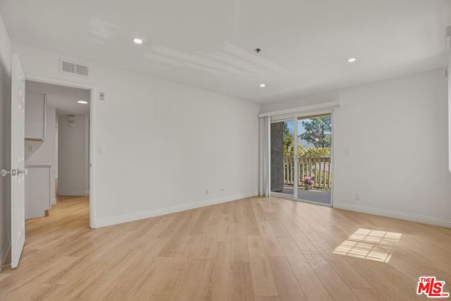 675 Oak Run Trail, Oak Park CA: https://media.crmls.org/mediaz/3affbe41-7d2a-4dcd-ae7b-a238804f8b89.jpg