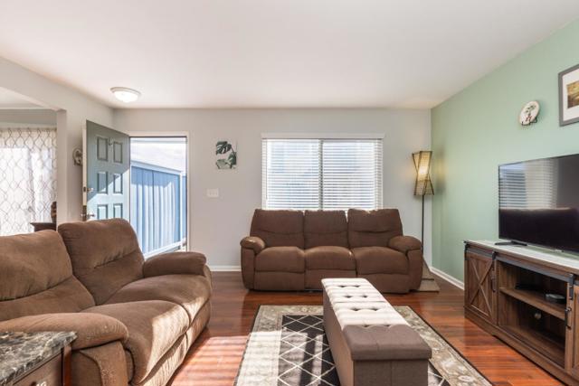 1883 Cherokee Drive, Salinas CA: https://media.crmls.org/mediaz/3affe7bb-6e51-4a22-be41-4d31a2543cb2.jpg