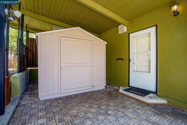 2835 Stephen Dr, Richmond CA: https://media.crmls.org/mediaz/3affe7d8-056b-4324-ae6c-6c0ac9167774.jpg