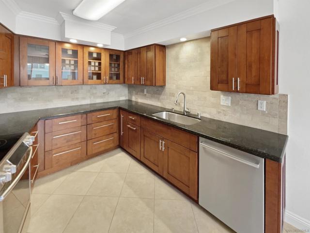 620 W Solana Cir, Solana Beach CA: https://media.crmls.org/mediaz/3b00054f-4344-4914-afd7-4f8a303492d4.jpg