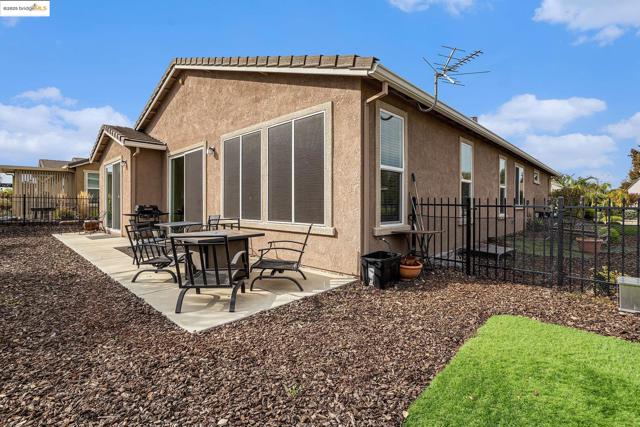 299 Marks Rd, Rio Vista CA: https://media.crmls.org/mediaz/3b004e69-4b2c-4d02-87c4-7747ddbbc626.jpg