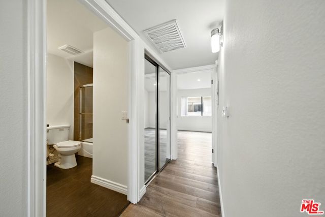 6212 FULTON Avenue, Van Nuys CA: https://media.crmls.org/mediaz/3b007c6b-ba42-49bb-84c5-26aa00bc2e5d.jpg