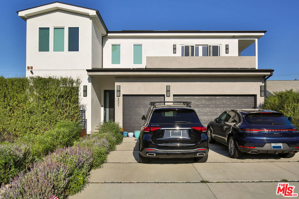 Multifamily at - 8505 Belford Avenue