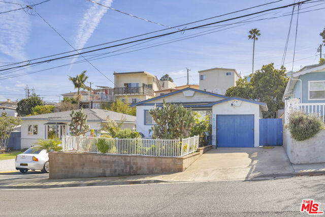 1610 Armour Lane, Redondo Beach, California 90278, 3 Bedrooms Bedrooms, ,1 BathroomBathrooms,Residential,For Sale,Armour,25501463