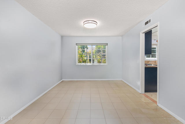 Detail Gallery Image 8 of 30 For 803 Green Valley Dr, Thousand Oaks,  CA 91320 - 4 Beds | 2/1 Baths