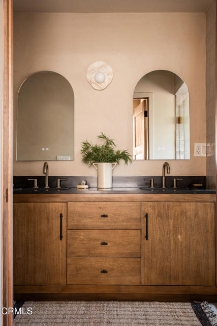 Detail Gallery Image 25 of 45 For 2917 Hillcrest Dr, Los Angeles,  CA 90016 - 4 Beds | 3 Baths