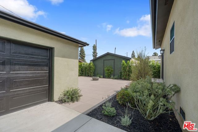 4718 Gaviota Avenue, Long Beach CA: https://media.crmls.org/mediaz/3b031d3b-a062-46b7-8ba2-8049e621a923.jpg