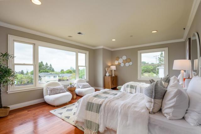 510 Oak Park Way, Redwood City CA: https://media.crmls.org/mediaz/3b033a54-9f3f-421e-9851-3bd8182276c1.jpg