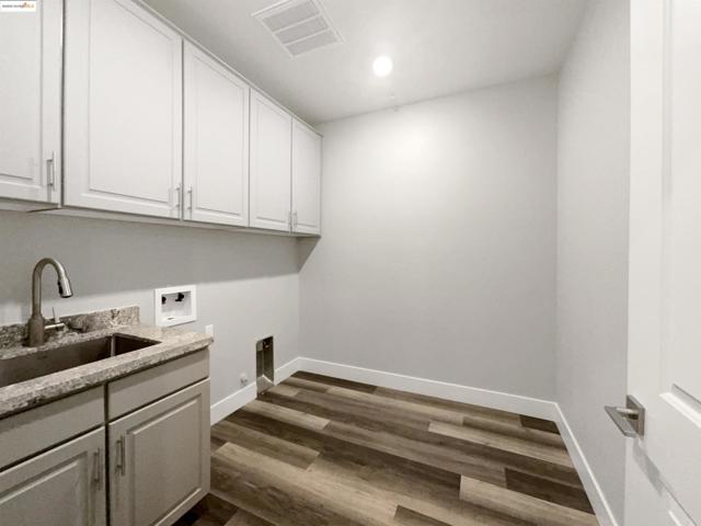 2066 Espana Ln, Rio Vista CA: https://media.crmls.org/mediaz/3b034fd7-ecbd-4e0b-afeb-a917d2384d7f.jpg